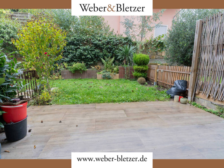 BESONDERE IMMOBILIE! Wohnen in ruhiger Hofanlage mit toskanischem Garten und TG-Stellplatz, 67159 Friedelsheim, Reihenmittelhaus