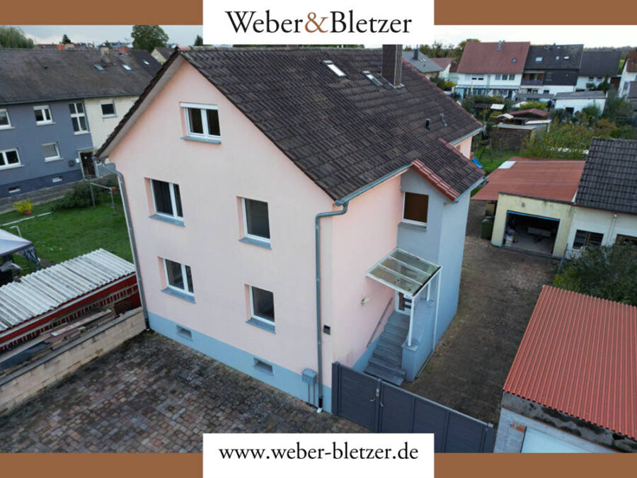 Freistehendes 2-3 Familienhaus mit großem Garten in Bad Schönborn Süd, 76669 Bad Schönborn, Mehrfamilienhaus