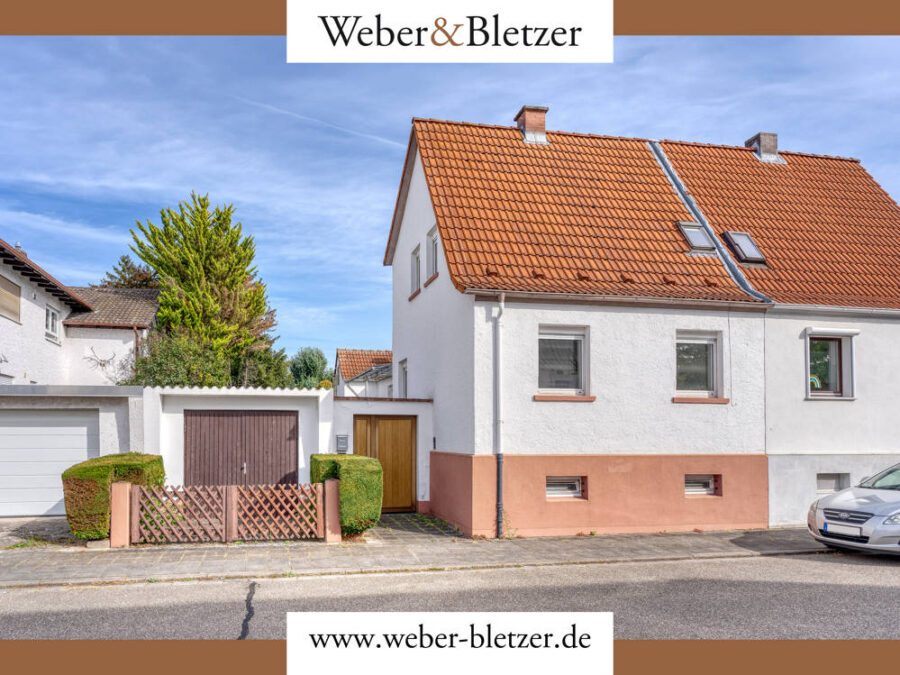 Zentrumsnah und doch ruhig gelegen- Doppelhaushälfte auf großem Grundstück mit Bauplatz, 67227 Frankenthal, Einfamilienhaus