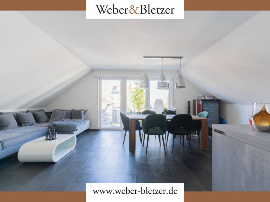 Neuwertige 3- Zimmerwohnung mit moderner EBK, großer Terrasse und Blick auf die Strahlenburg!, 69221 Dossenheim, Dachgeschosswohnung